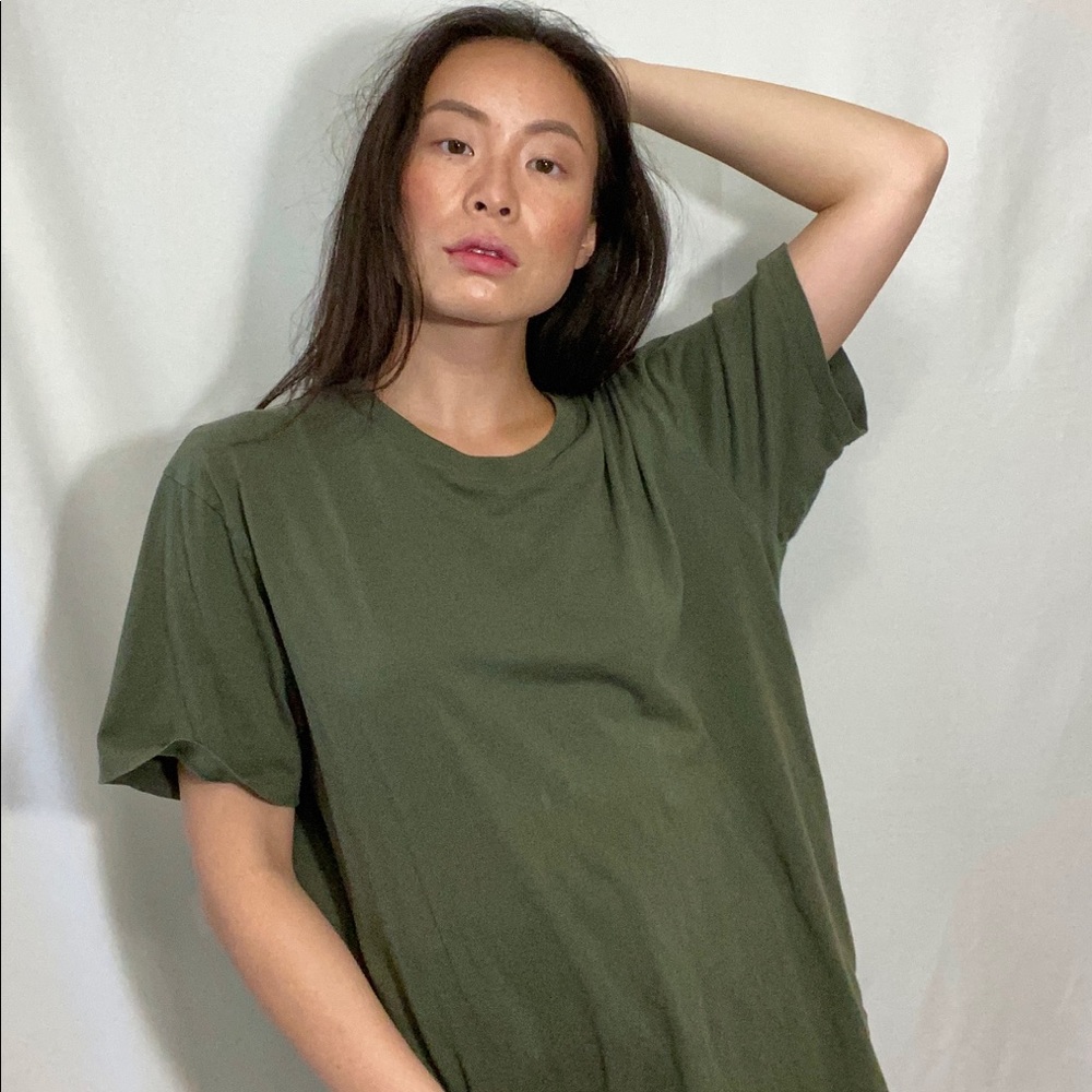 Womens Uniqlo military green crew tee size large